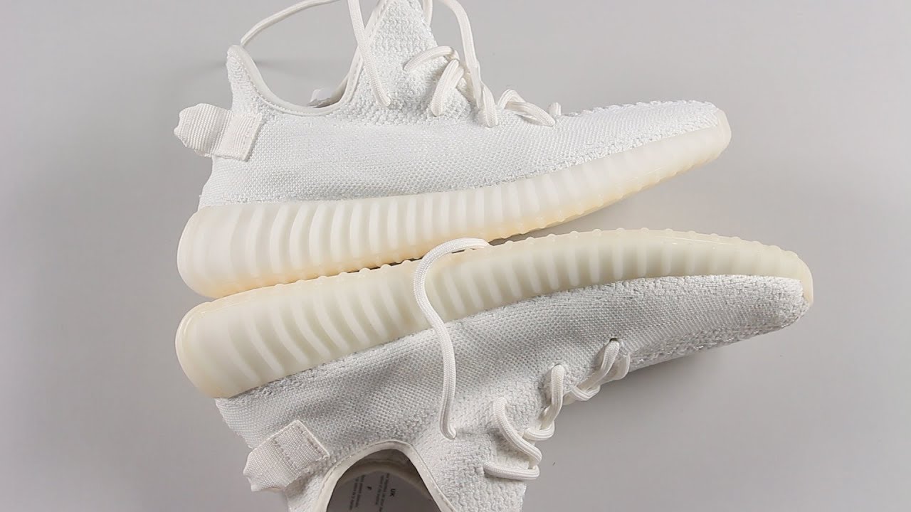 Yeezy 350 v2 Cream White vs Triple White : tưởng là giống mà lại khác nhau