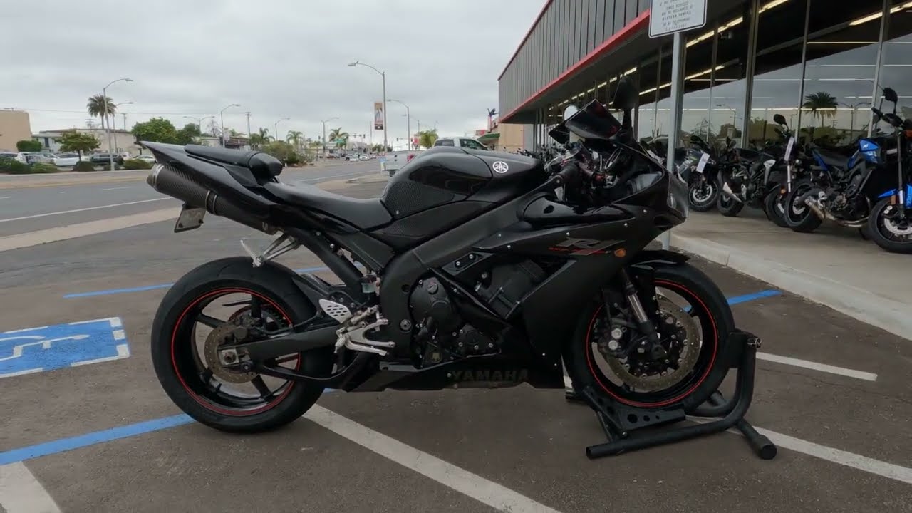 2006 Yamaha R1 / Walk Around / Start Up / Sound Clip