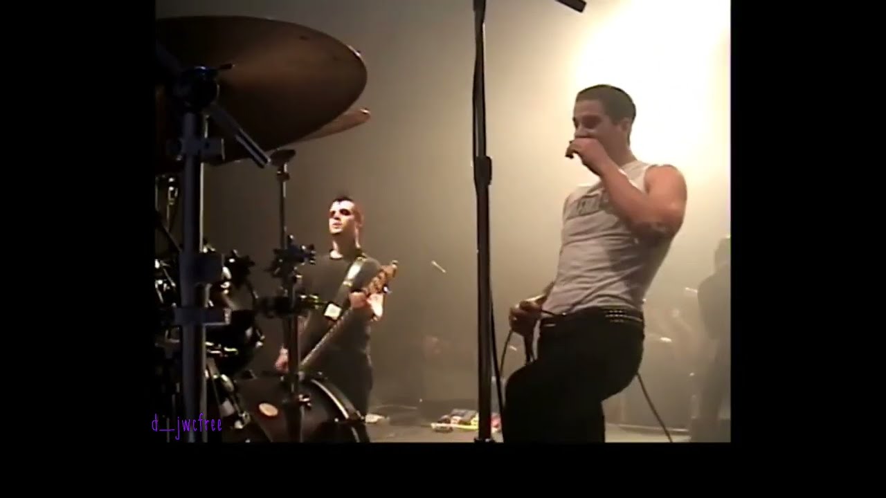 Avenged Sevenfold - I Won't See You Tonight Part 1 LIVE 2004[RARE FOOTAGE]Waking The Fallen Tour