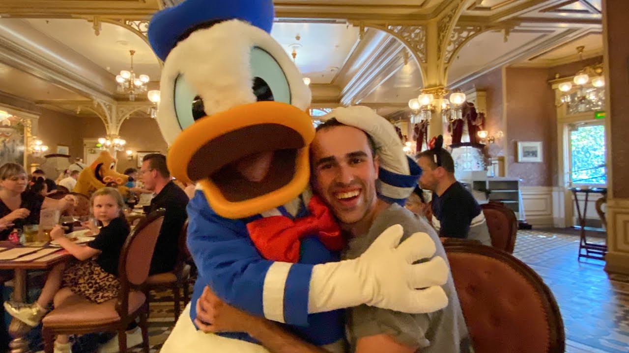 Disneyland Paris: Hilarious 😂 Meet & Greet with Donald Duck!