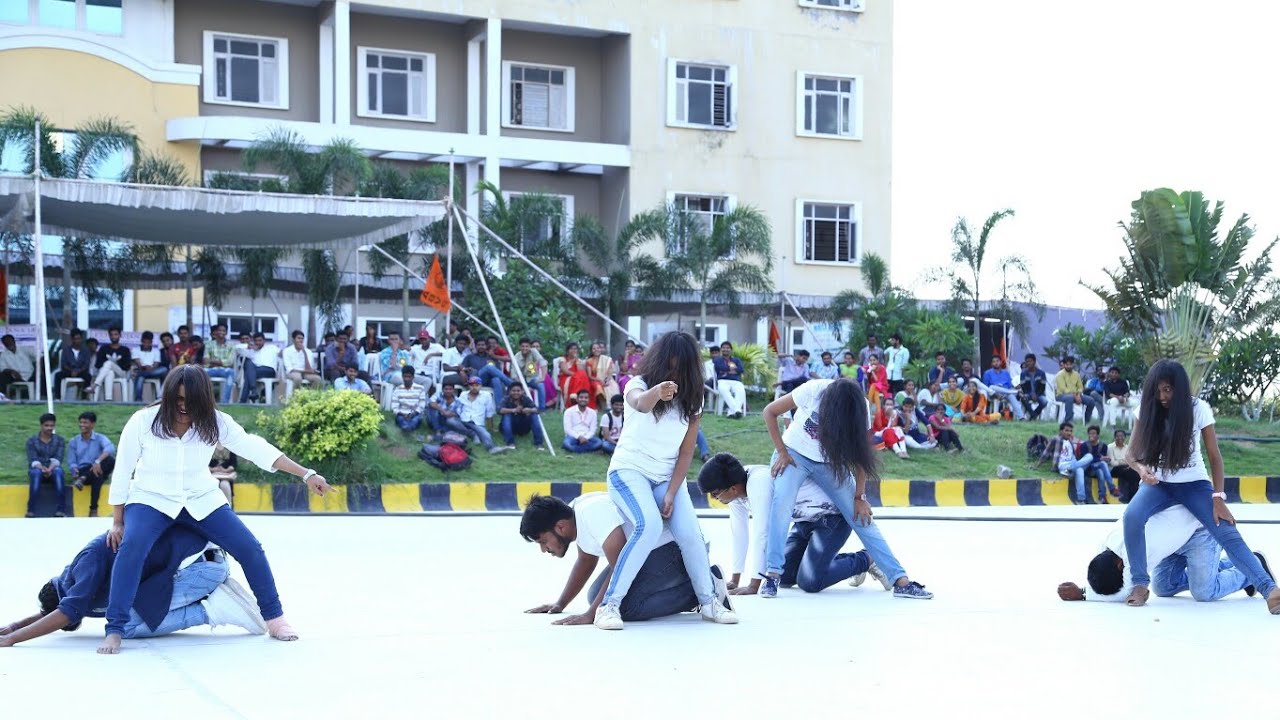 FLASHMOB 2018 ||MREM ||  MALLA REDDY ENGINEERING COLLEGE AND MANAGEMENT SCIENCES