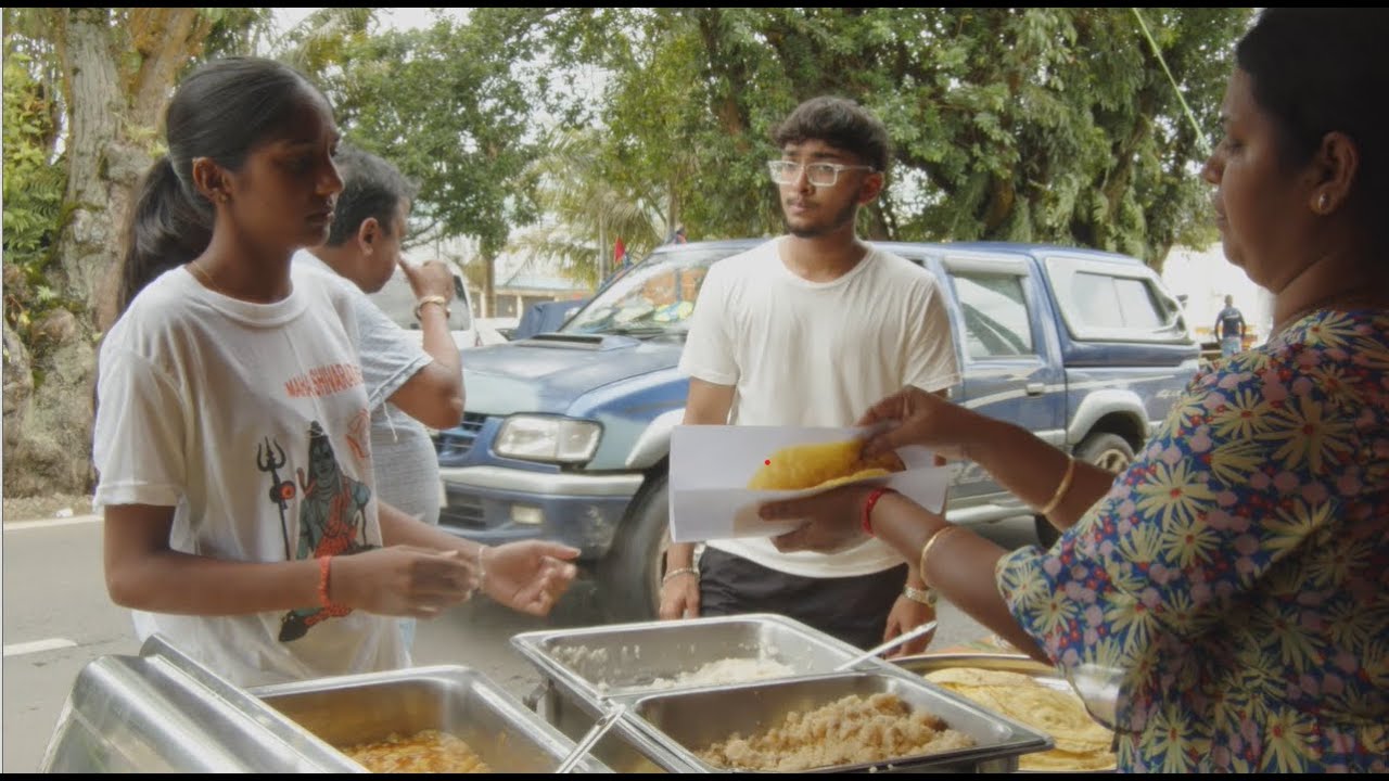 Saison 1- 5. MAHA SHIVARATREE chez Deepika, à La Marie