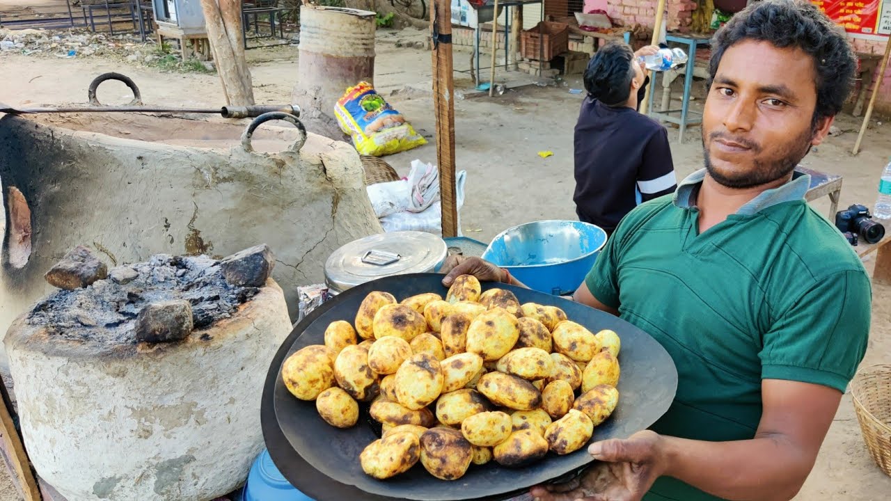 ऐसा अनोखा Street Food नही देखा होगा | Live On Wood Fire 🔥Vendoor Cooks Potato in Sand in Big Tandoor