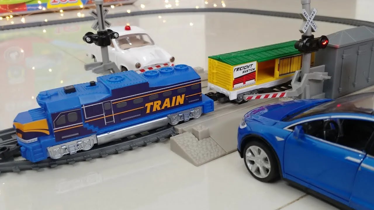 Power Train set with Railroad crossing | Kuku and Cucudu Play with toy trains and Cars
