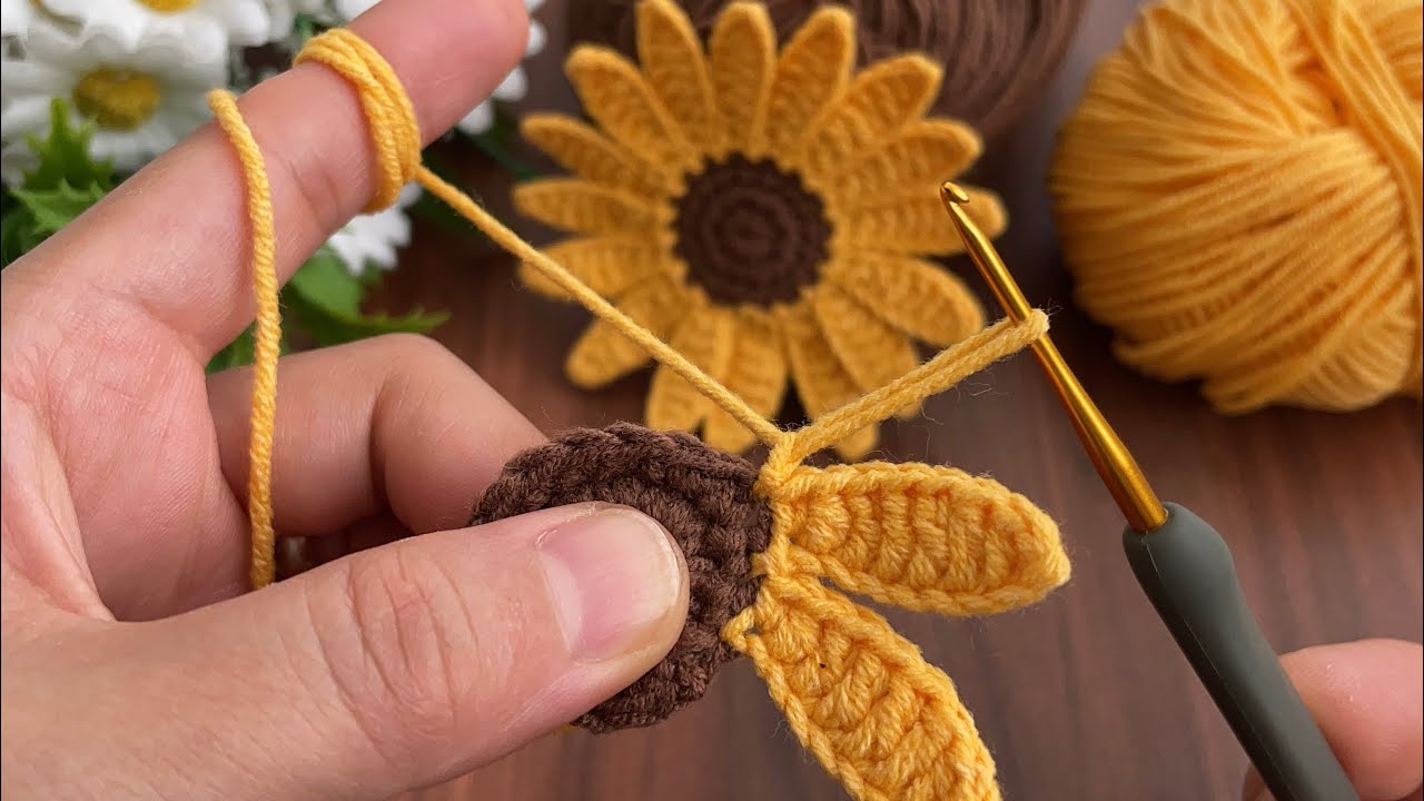 Eye-catching and wonderfully knitted crochet flower motif making