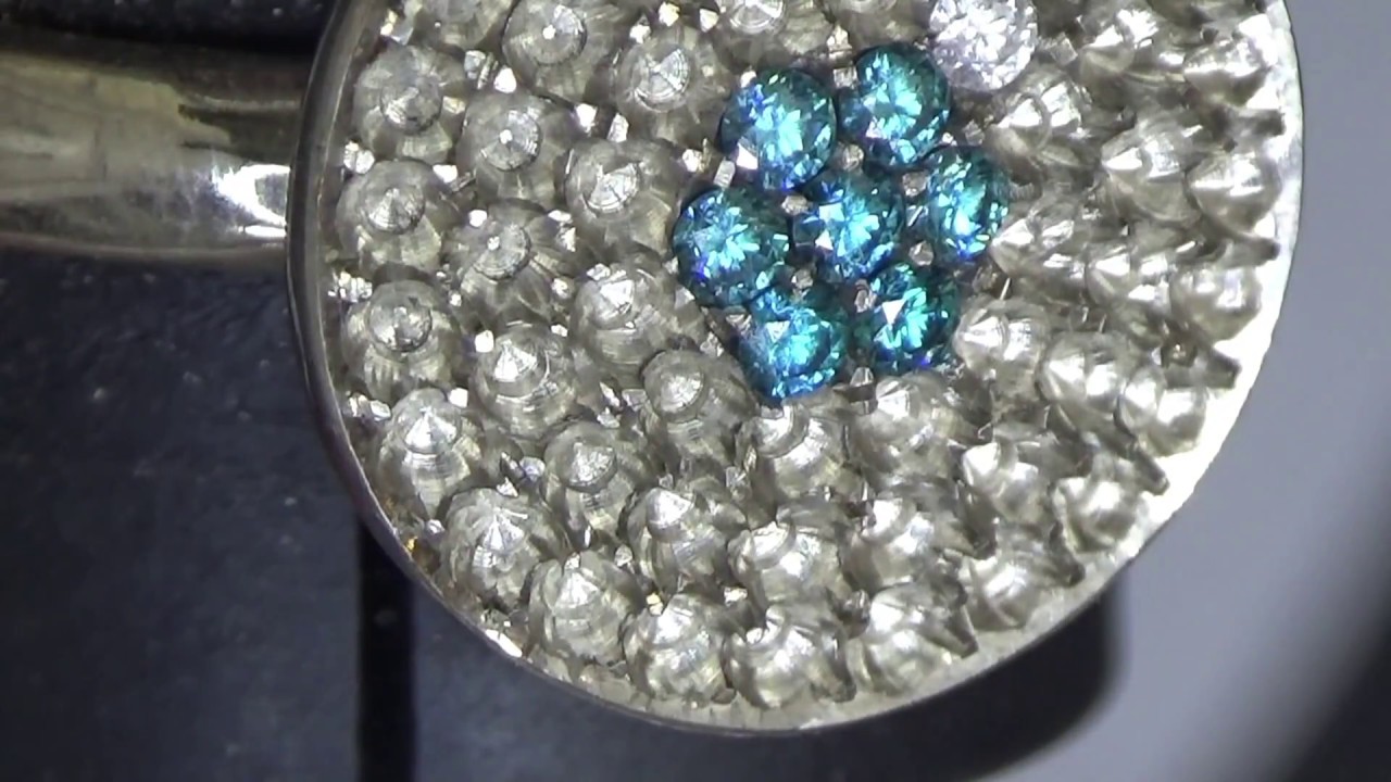 Micro Pavé - 1,3mm blue and white diamonds - vandoorendiamonds