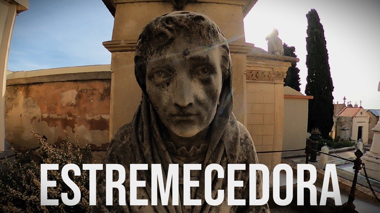 TUMBAS de ILUSTRES familias, PANTEONES LUJOSOS, un CEMENTERIO con mucha historia de Barcelona (01)