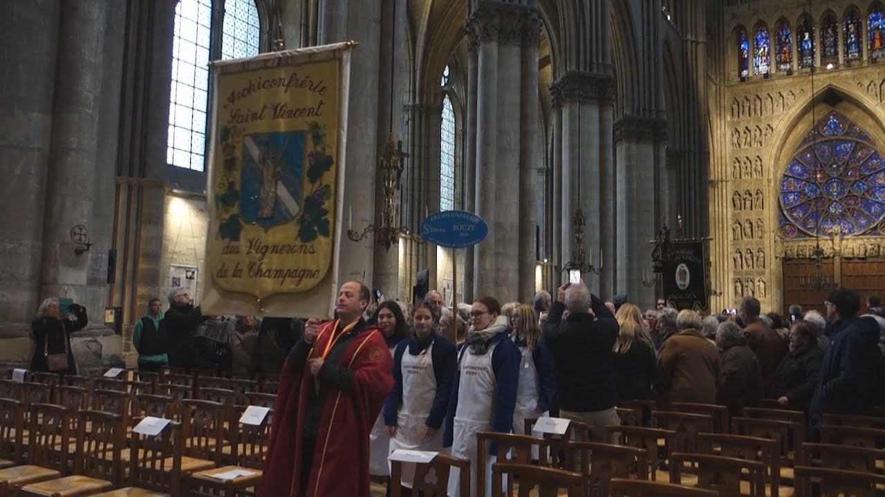 Archiconfrérie Saint-Vincent des vignerons de la Champagne dans la cathédrale de Reims.