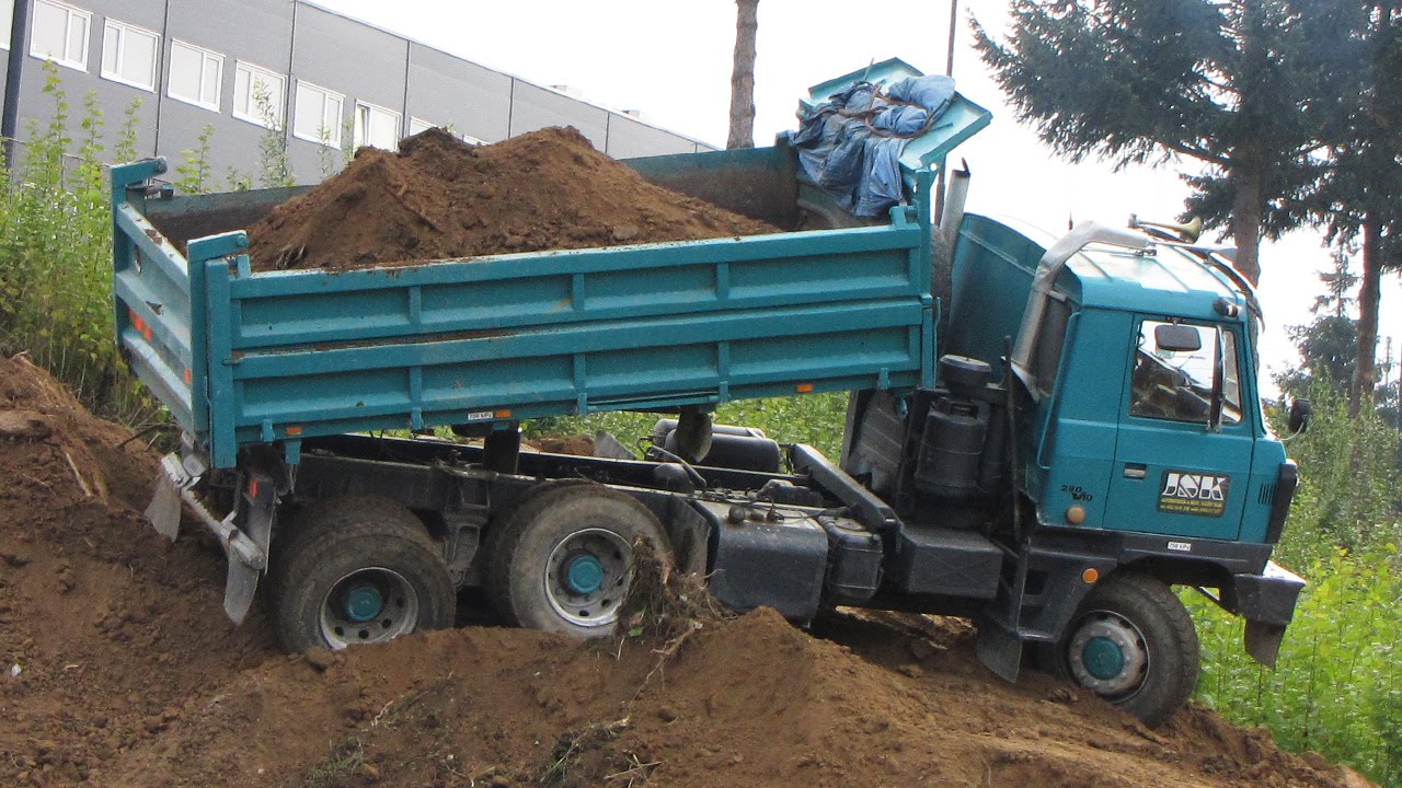 TATRA 815 UDS 114, TATRA 815 S3, New Holland backhoe - digging land