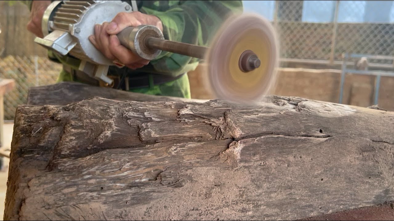Recycled wood: Transforming Reclaimed Wood into a Unique and Special Table