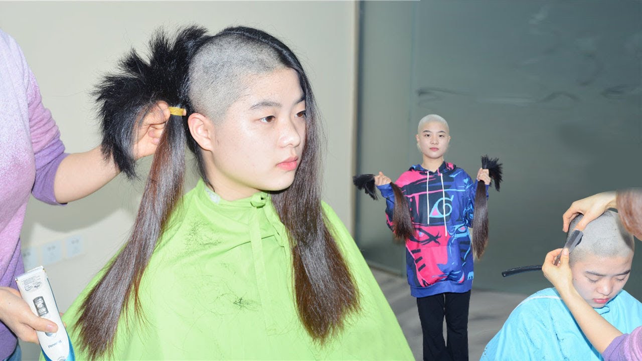 懵懂無知的美少女在理髮店被女理髮師剃成了陰陽頭髮型，先把右邊剃光刮乾淨再把左邊推光，一個美麗的滷蛋就此誕生