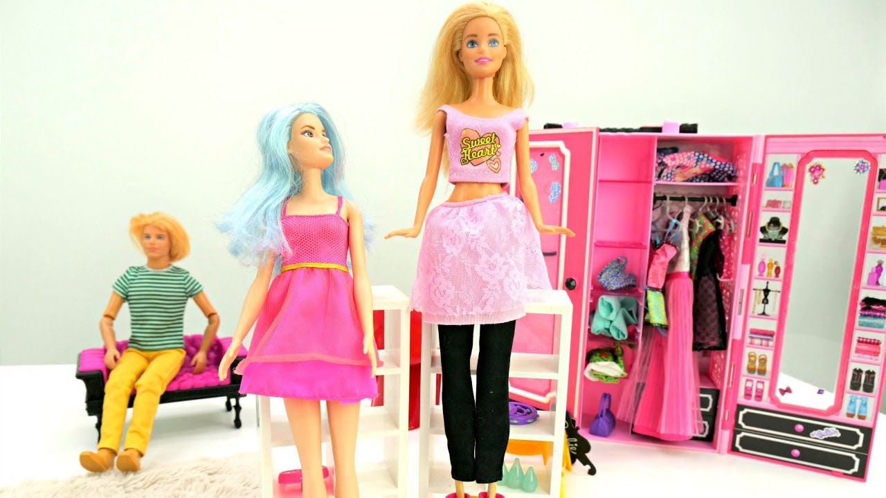 Giochi con le bambole per bambini. Barbie va al concorso. Video con i giocattoli