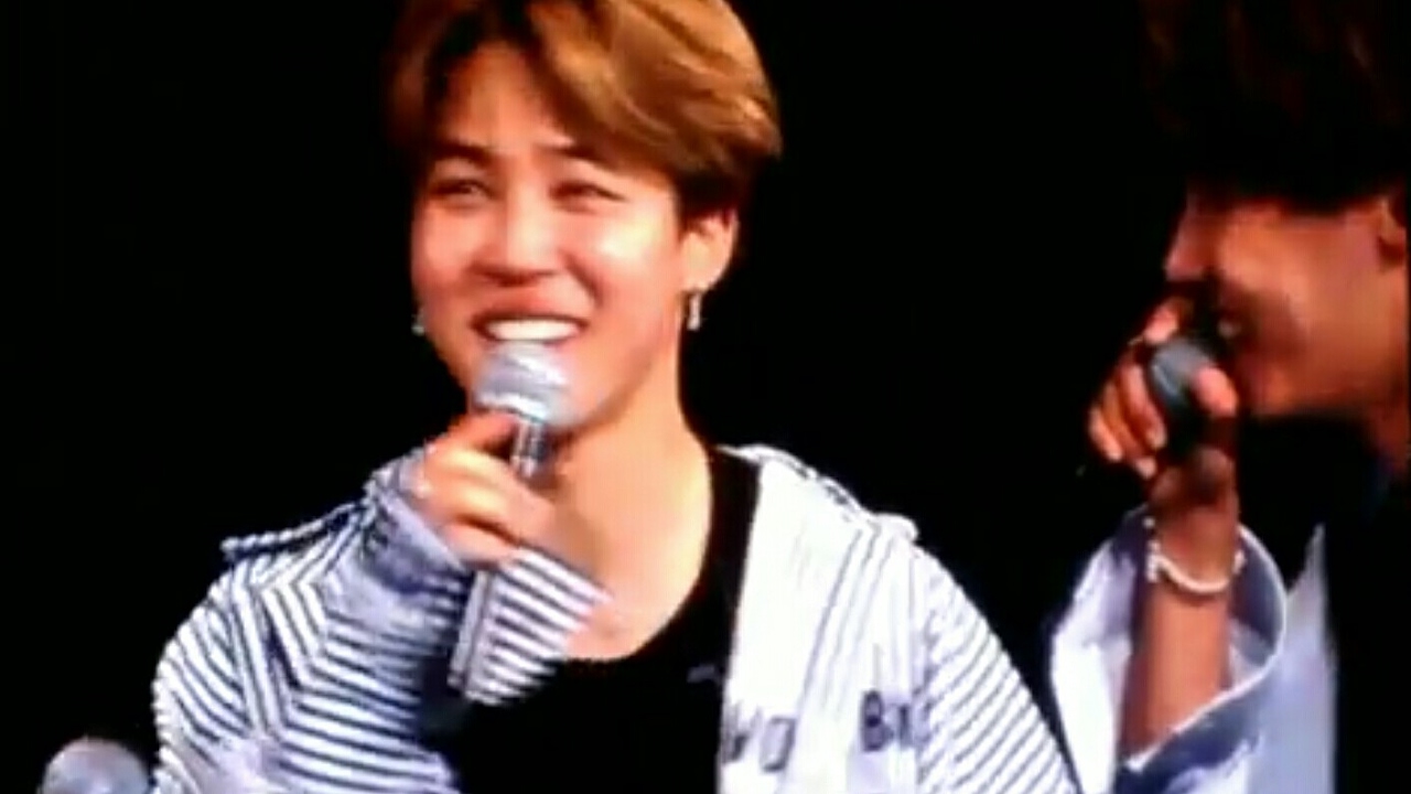 FUNNY BTS SPEAKING TAGALOG (Wings Tour Manila - MOA Arena)