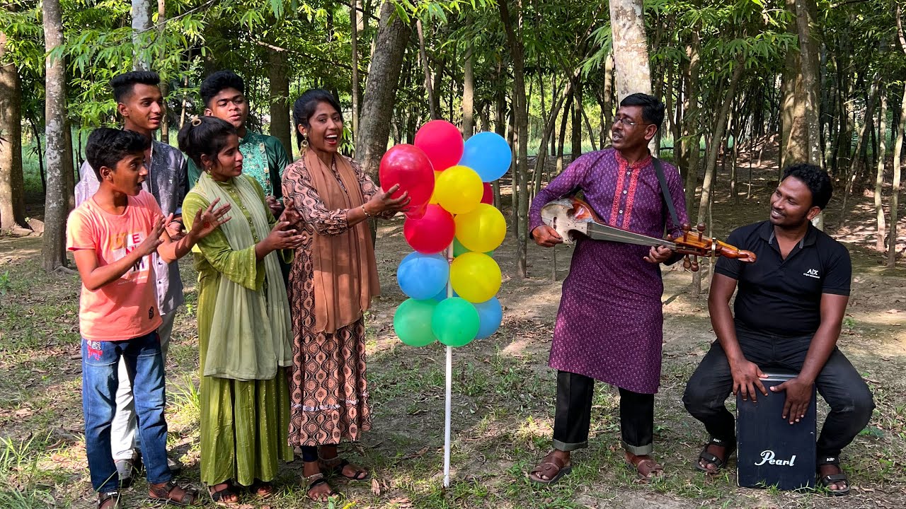 বেলুন ফাটিয়ে অক্ষর দিয়ে গানের কলি খেলার ভিন্নরকম আয়োজন। গানে আর খেলায় অসাধারন বিনোদন