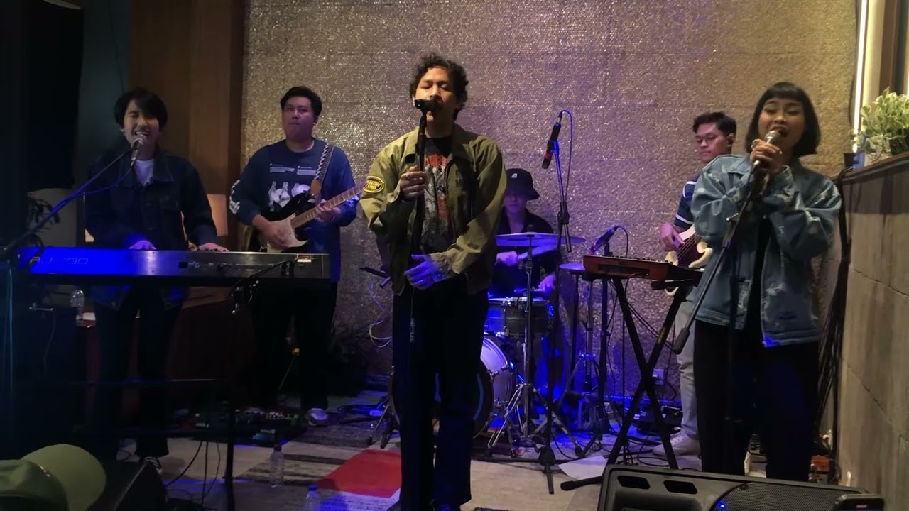 Hindia - Berdansalah, Karir Ini Tak Ada Artinya (Live at Gardencove, Jakarta 2/8/2023)