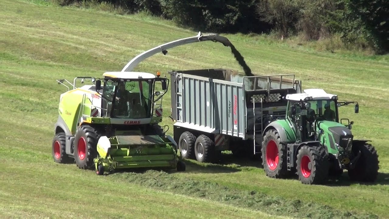 Jaguar im Gras - LU Baumer im Häckselstress mit dem Claas Jaguar 860