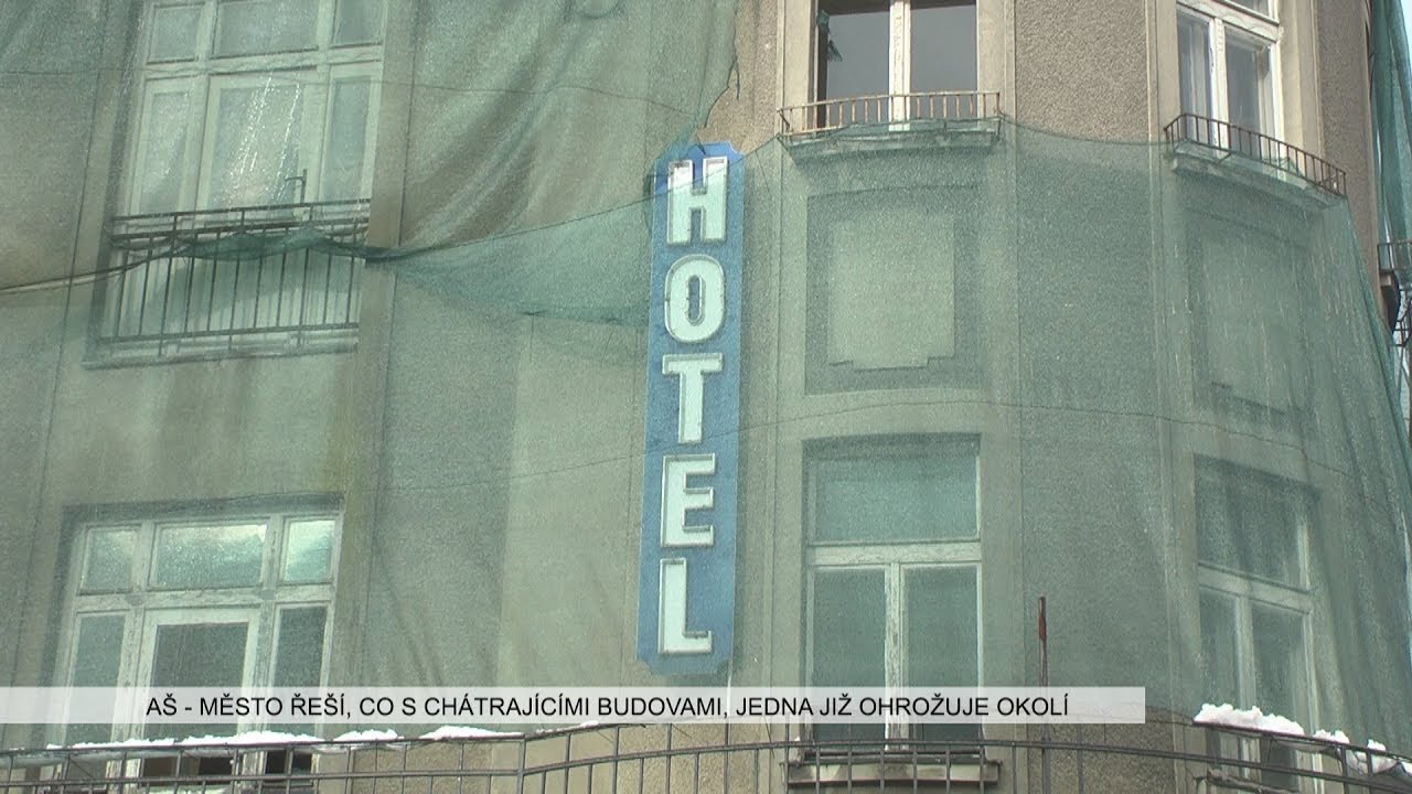 Aš: Město řeší co s chátrajícími budovami, jedna již ohrožuje okolí (TV Západ)