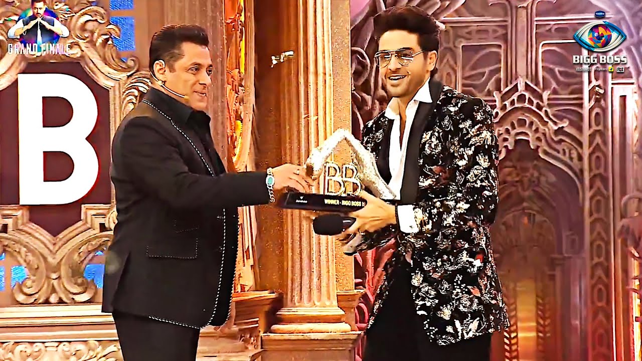 Gaurav Khanna WINNER Of The Bigg Boss 19 | Farrhana Bhatt RUNNER-UP | Gaurav WINNING MOMENT