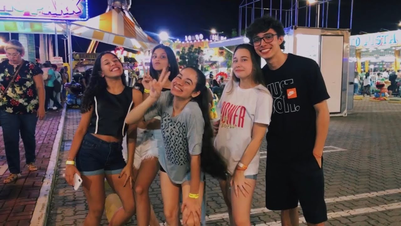 DIA DE PARQUE DE DIVERSÕES COM OS AMIGOS