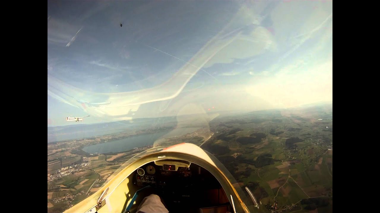 Piccolo Motorsegler Vorbeiflug von 2tem Piccolo