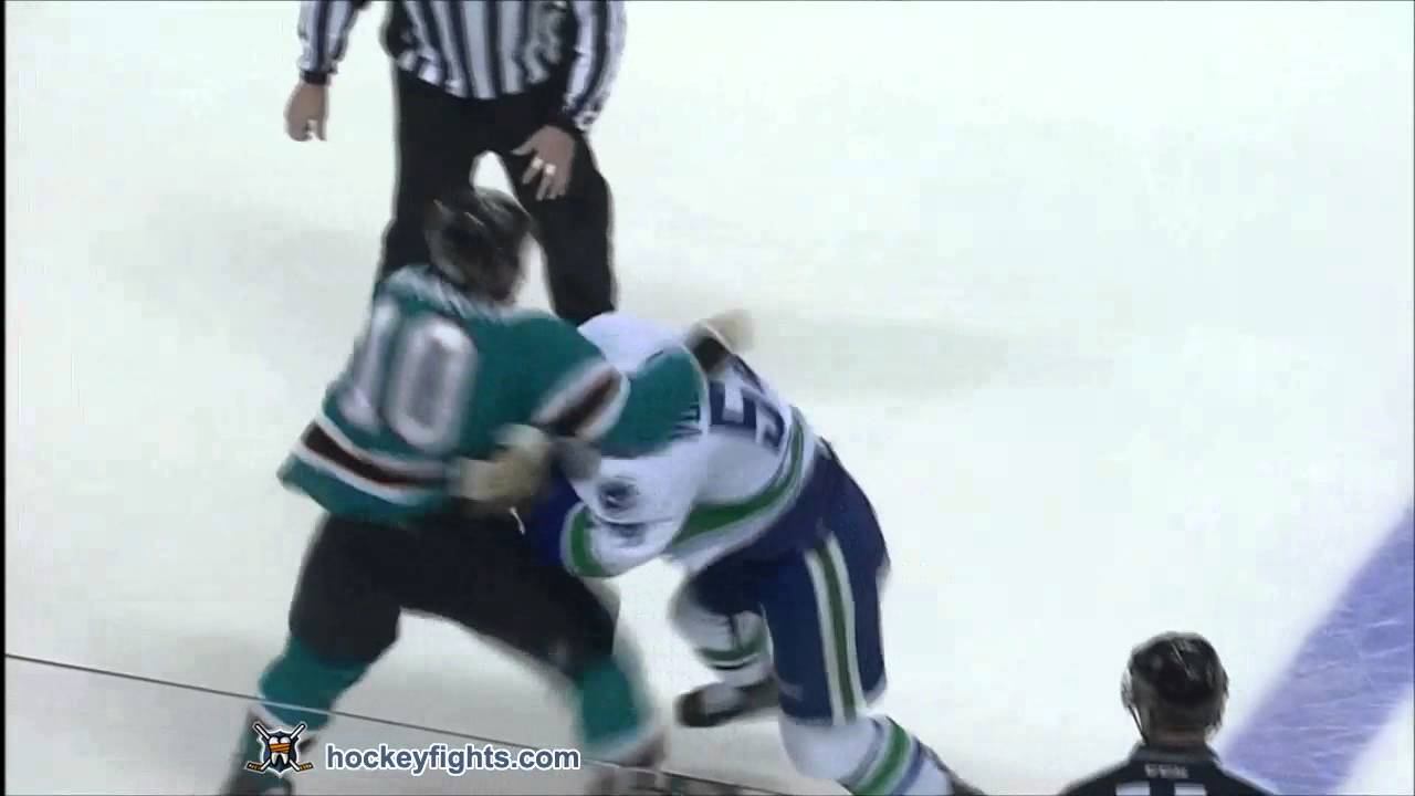 Aaron Volpatti vs Brad Winchester Nov 26, 2011 - CBC feed