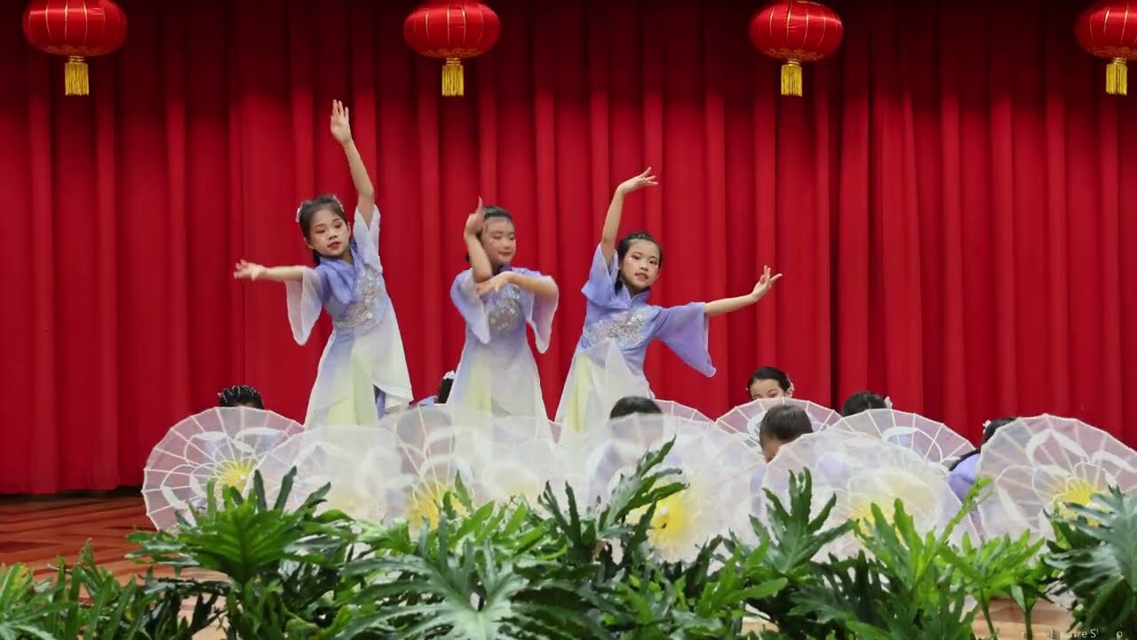 A Graceful Chinese Umbrella Dance (伞舞) Performance - Oriental Dance Studio @ Ala Moana Center [4K]