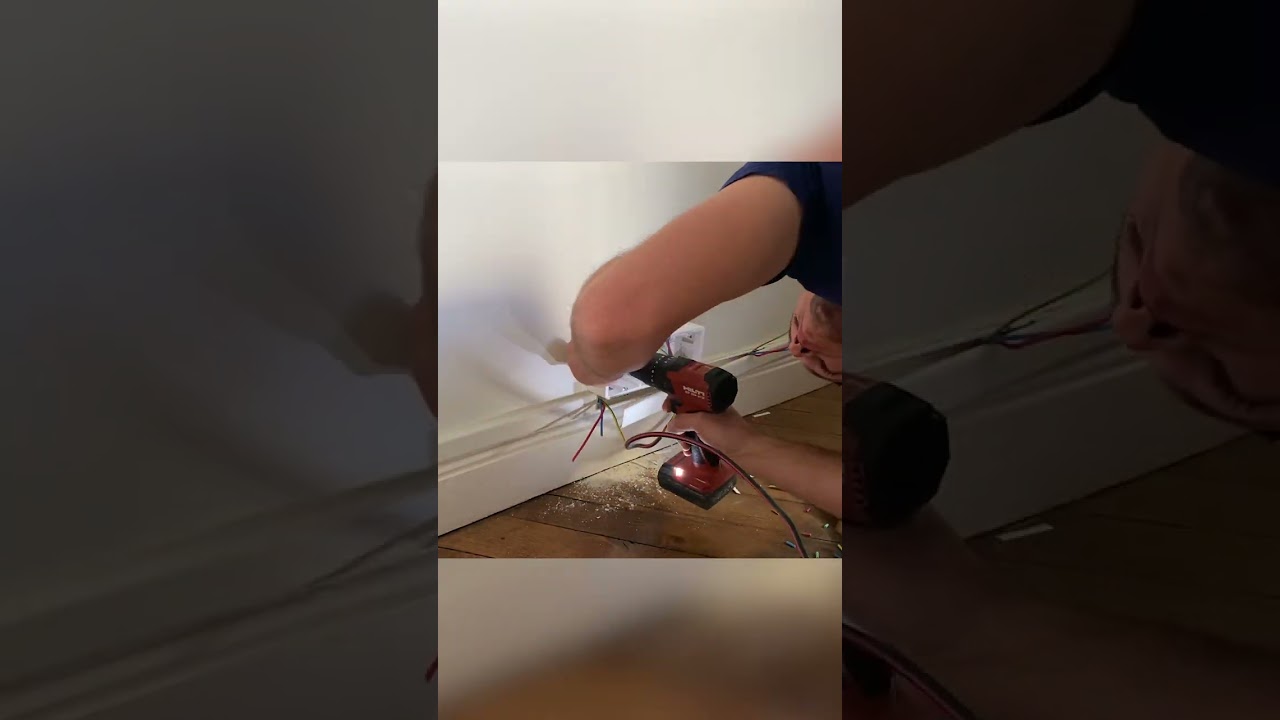 Cr&eacute;er une prise saillie #chantier #electricien #&eacute;lectricit&eacute;#prise #legrand
