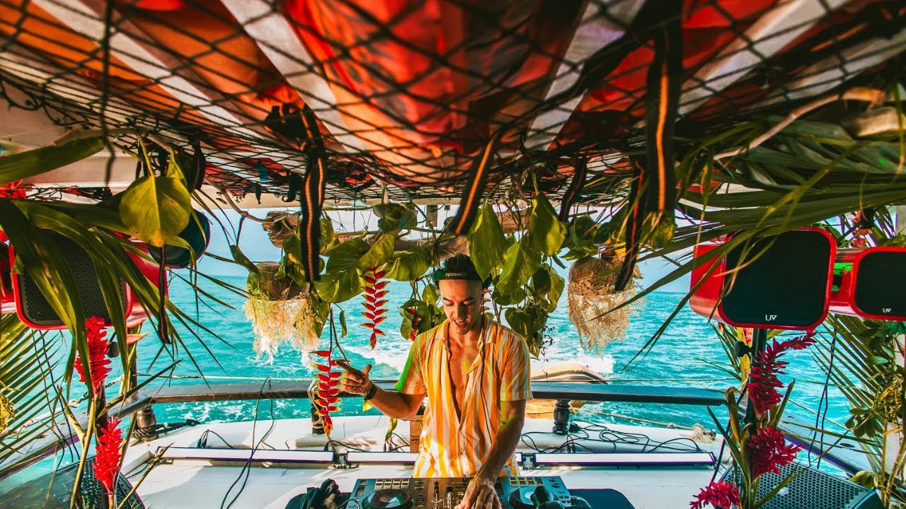 Dre Guazzelli AL MARE - Live Set - Ilhabela (Pt. 1)