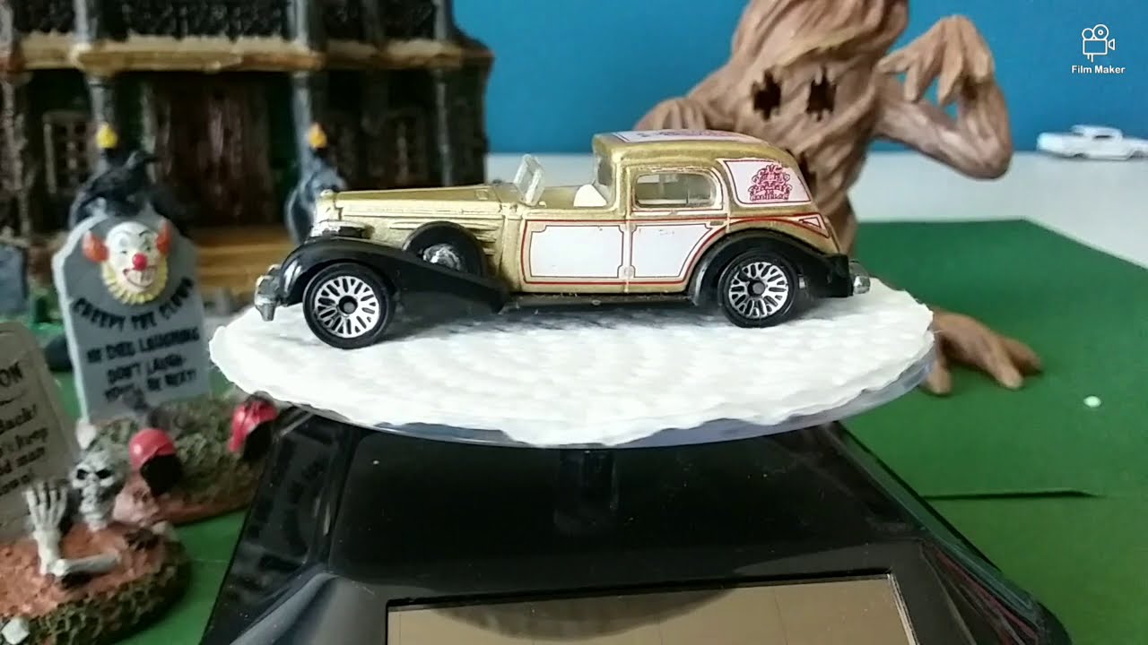 Hot Wheels 1935 Cadillac - Diecast Graveyard Halloween Build