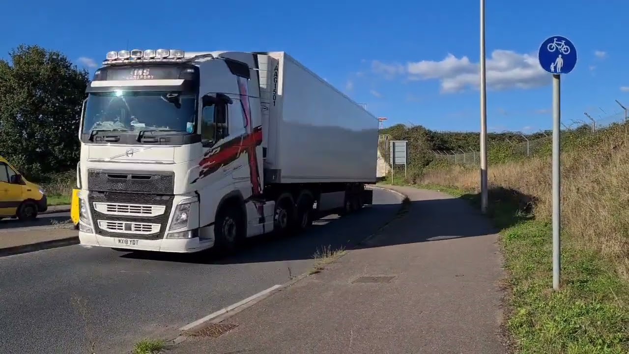 Trucks at Clyst Honiton (23/09/2025)