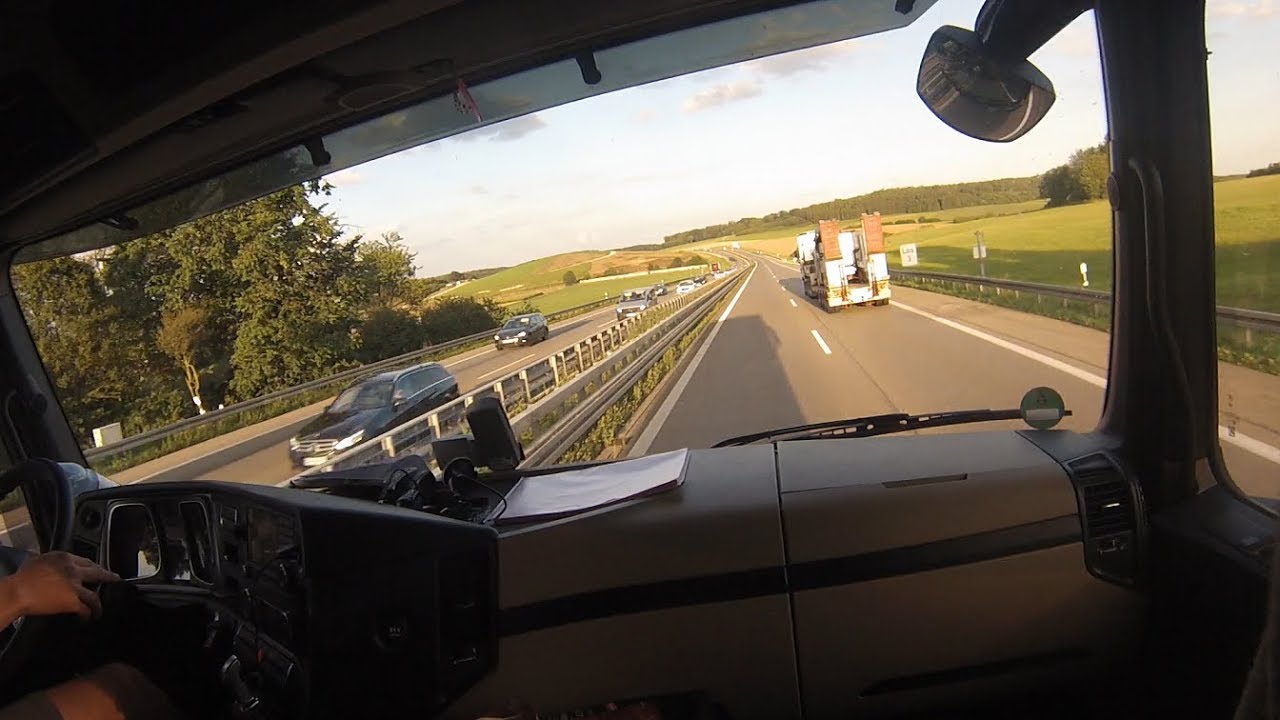 H&auml;ngerzug Driving Germany A8 Albaufstieg