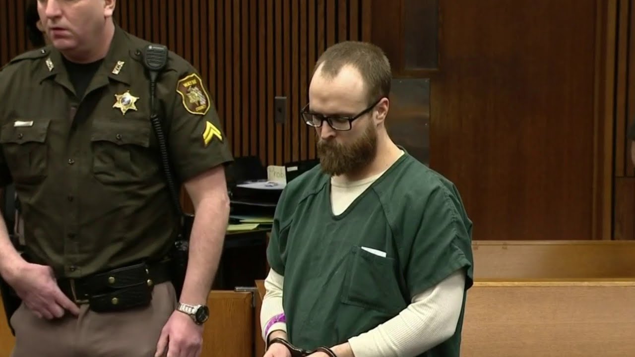 Man sentenced for stabbing girlfiend at MGM Grand Detroit