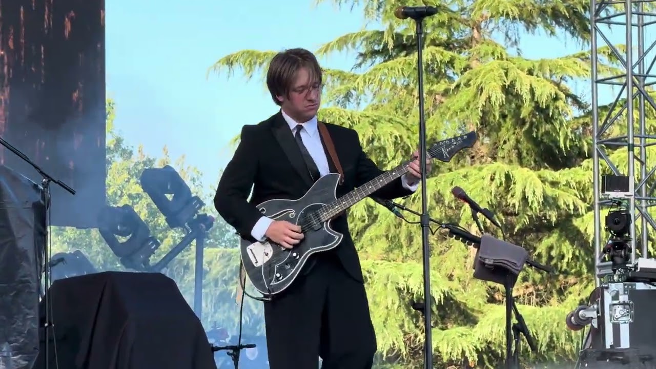 Doesn't Do Me Any Good - Stephen Sanchez Live at Thing Festival on Remlinger Farms 8/11/2024