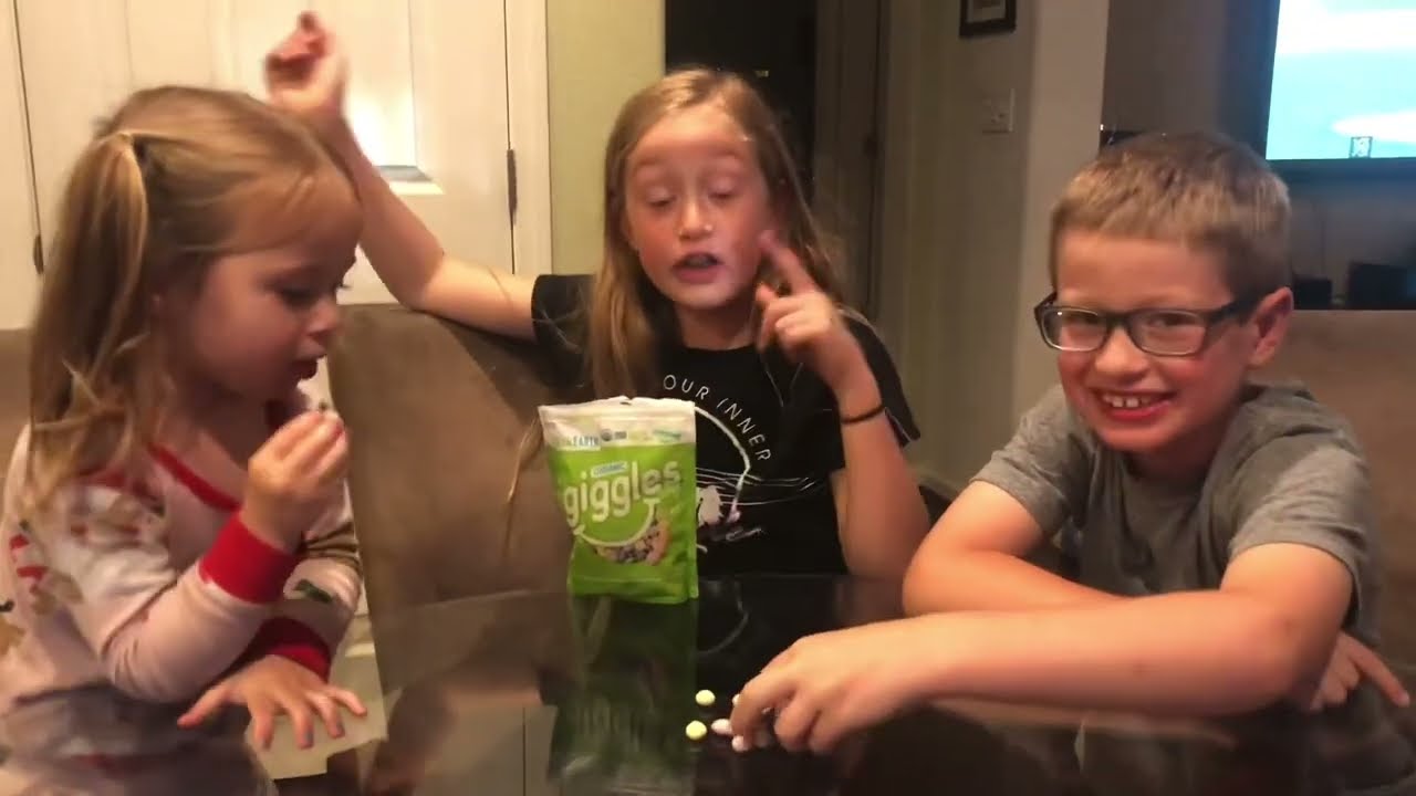 YumEarth Sour Giggles Review