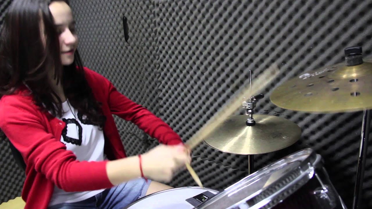 Bia D'Avila - Smoke on the Water - Drum cover.