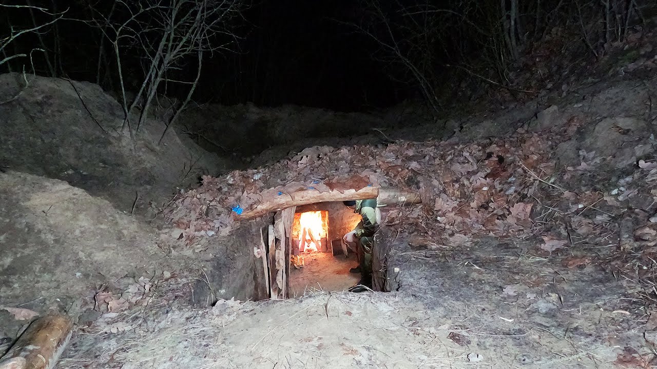 Building of a Warm and Secret Dugout for the Winter, Forest Survival Skills