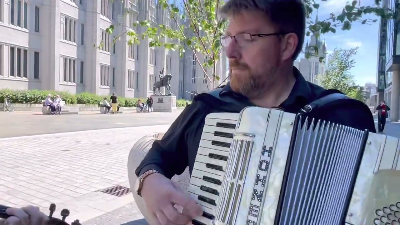 “The High Drive” by the Lomond Ceilidh Band