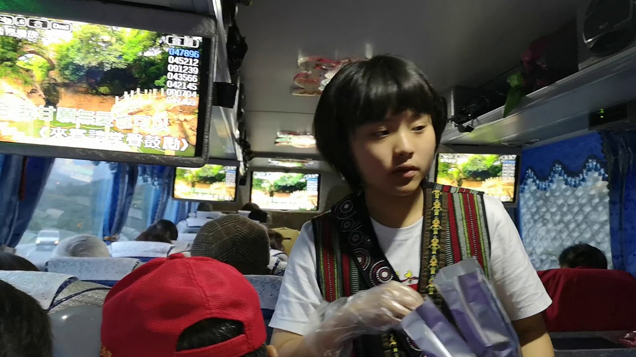 山豬妹 遊覽車賣名產