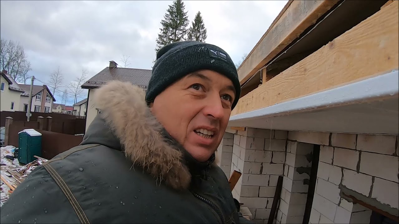 Смотри и делай крышу правильно.  Битумная черепица зимой.