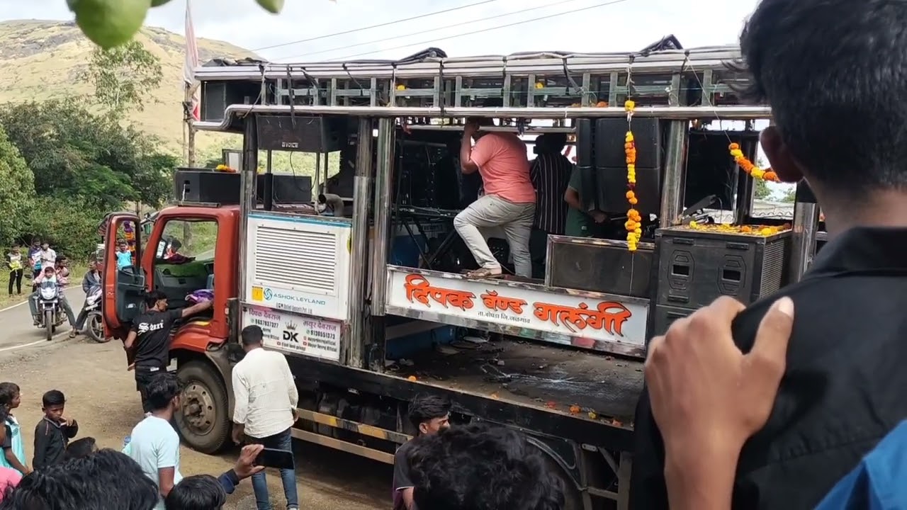 लक लक सोनानी नगरी#dipak_band_galangi #shree_dev_mamledar_band_satana #viral #viralvideo #shortvideo 