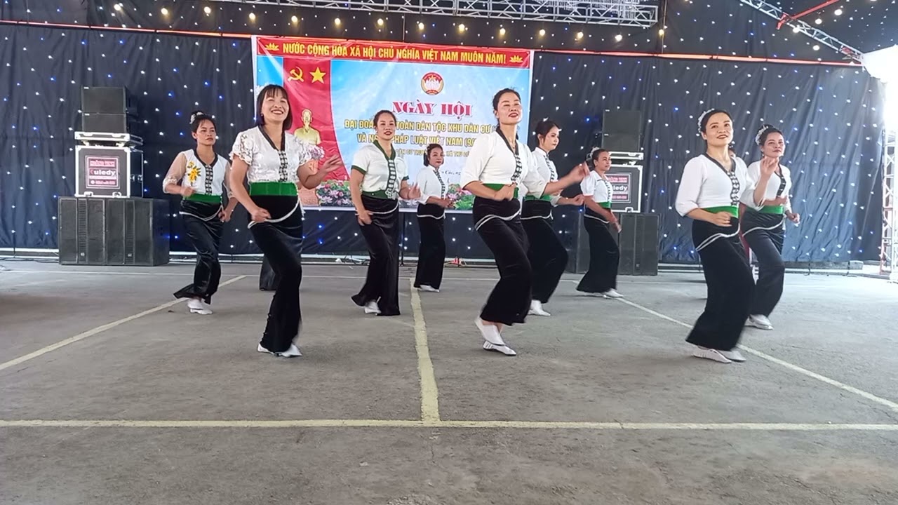 Quẻ Bói - múa thái của CLB dân vũ phố núi, khu trung tâm 2, thu cúc, tân sơn, phú thọ