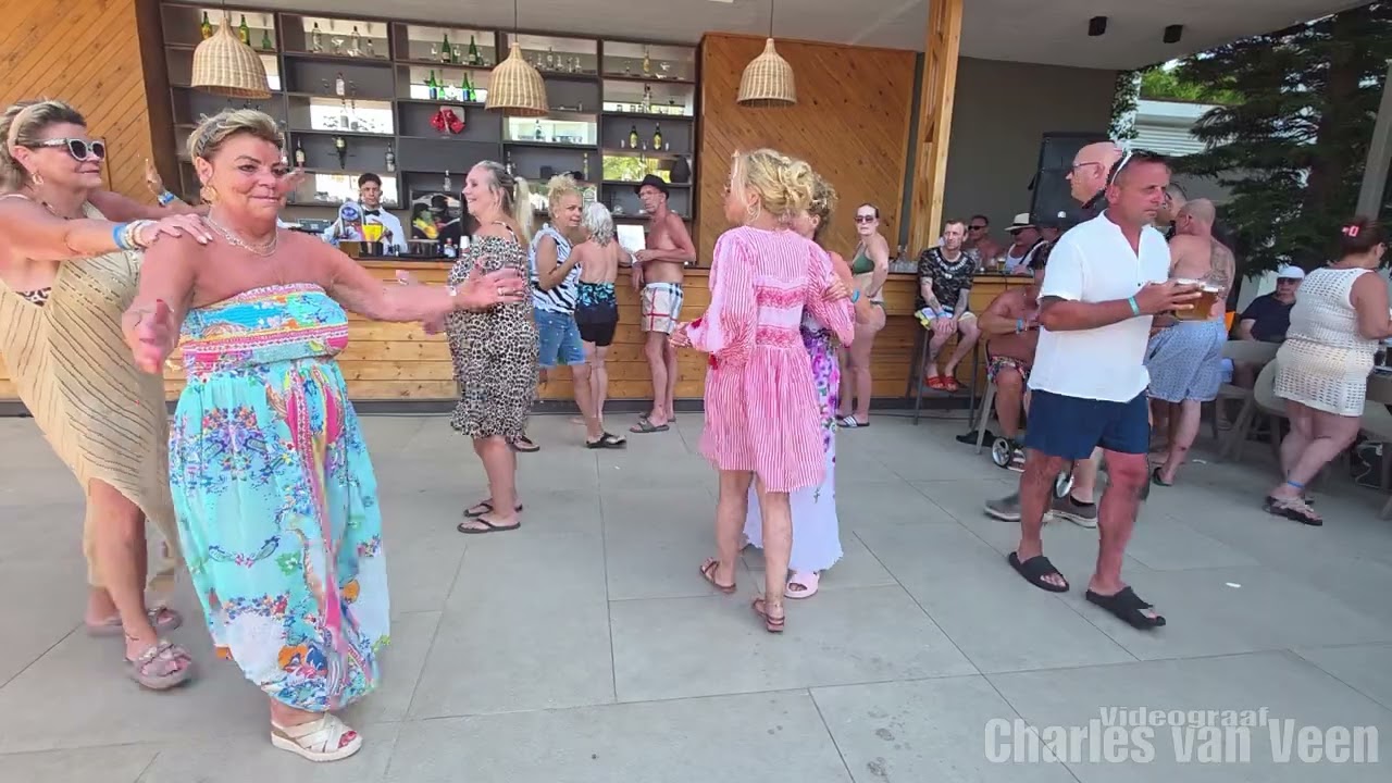 Gunee v/d Oetelaar - eenzaam en alleen voor Falcon Reizen Turkije.