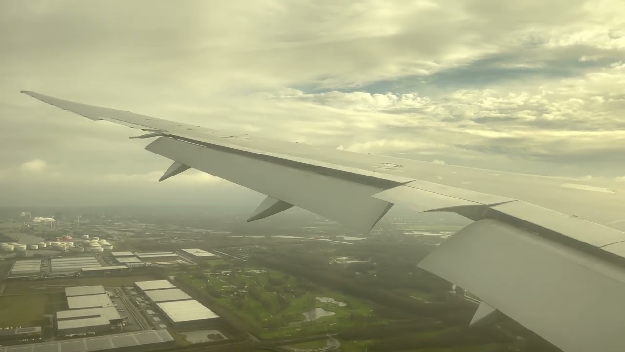 Tui Boeing 787 windy landing Amsterdam