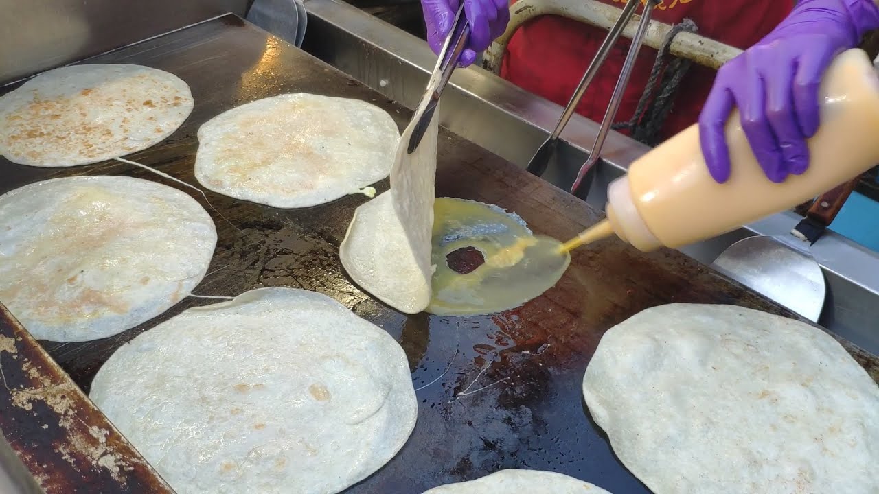 麻辣起士燒麵卷&mdash;台灣街頭小吃.台北  Taiwanese street food.Taipei