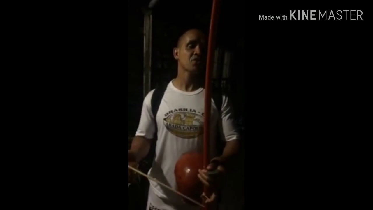 Sou capoeira e vou levando a vida mestrando Pretinho