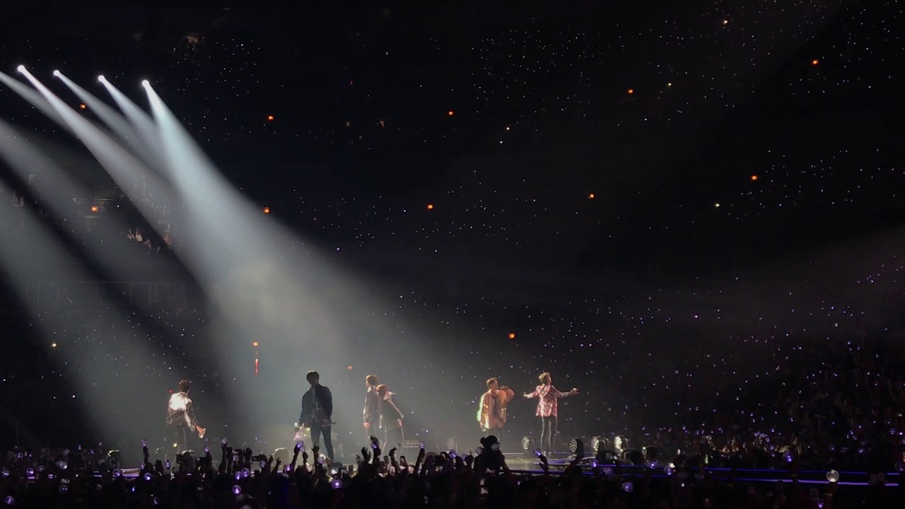 BTS in Chicago Oct. 3 - Medley: Boyz with Fun/Fire/Bapsae/Dope - D2