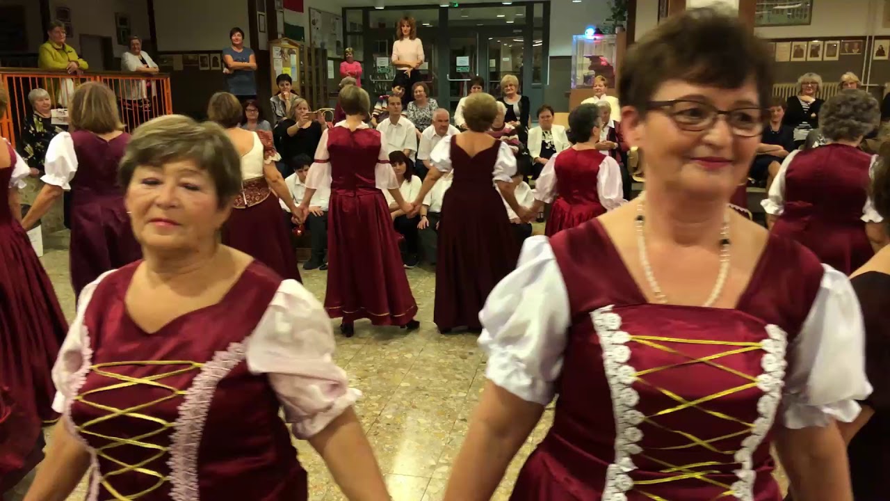 Szenior Örömtánc Máriával pécsi csoport karácsonyi ünnepsége 2019.