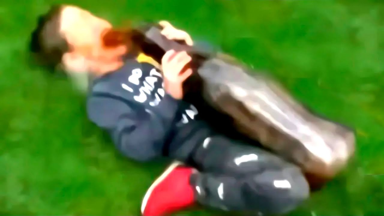 1h try not to laugh challenge