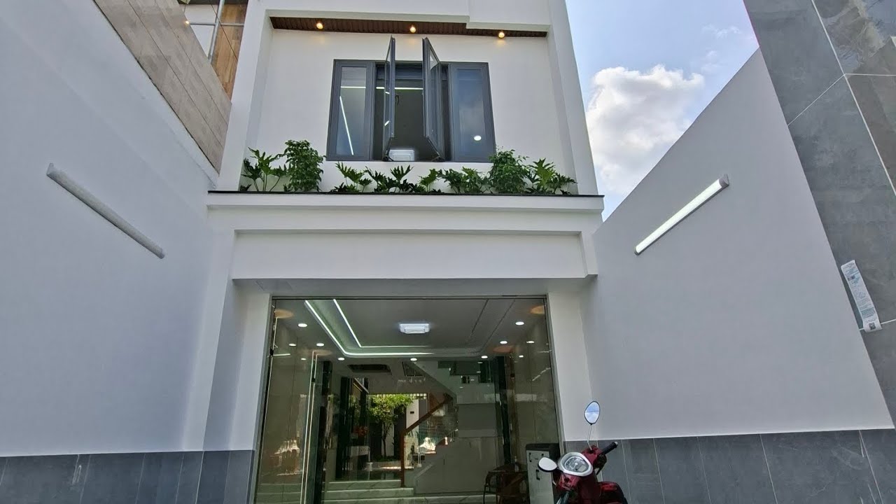 Nhà xây mới quận 12 , ngay cao đẳng điện lực giá 7 tỷ , lh 0704518985