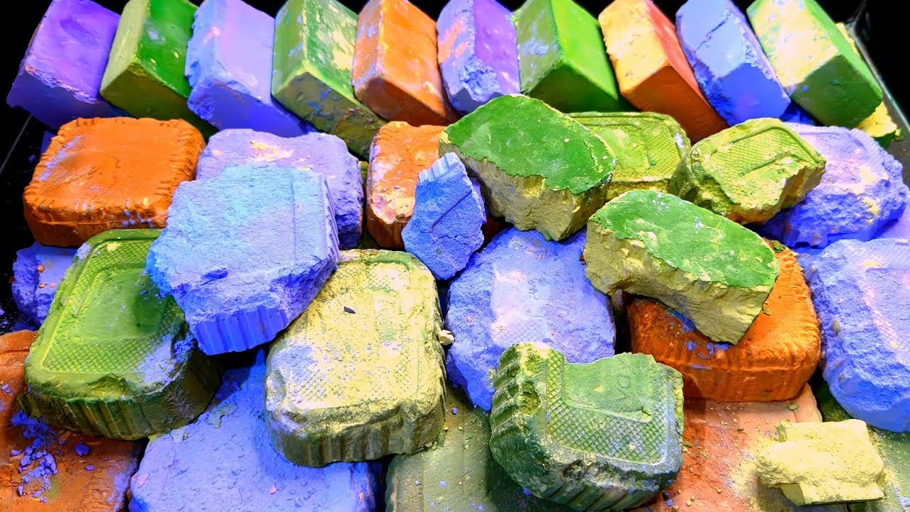 Gym chalk, soft, crunchy, dusty،oddlysatisfying #asmr 